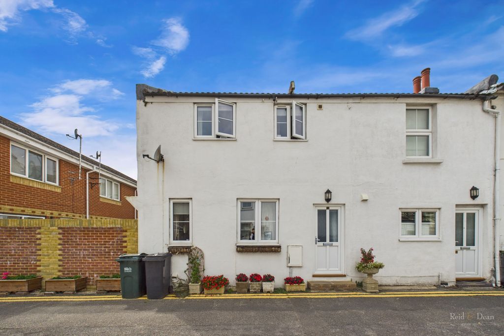 Property photo 1 of 17 Cam02528G0-Pr0388-Still035