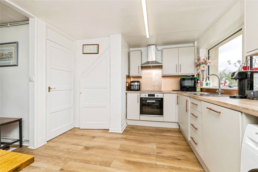 Property photo 3 of 14 Picture No. 12