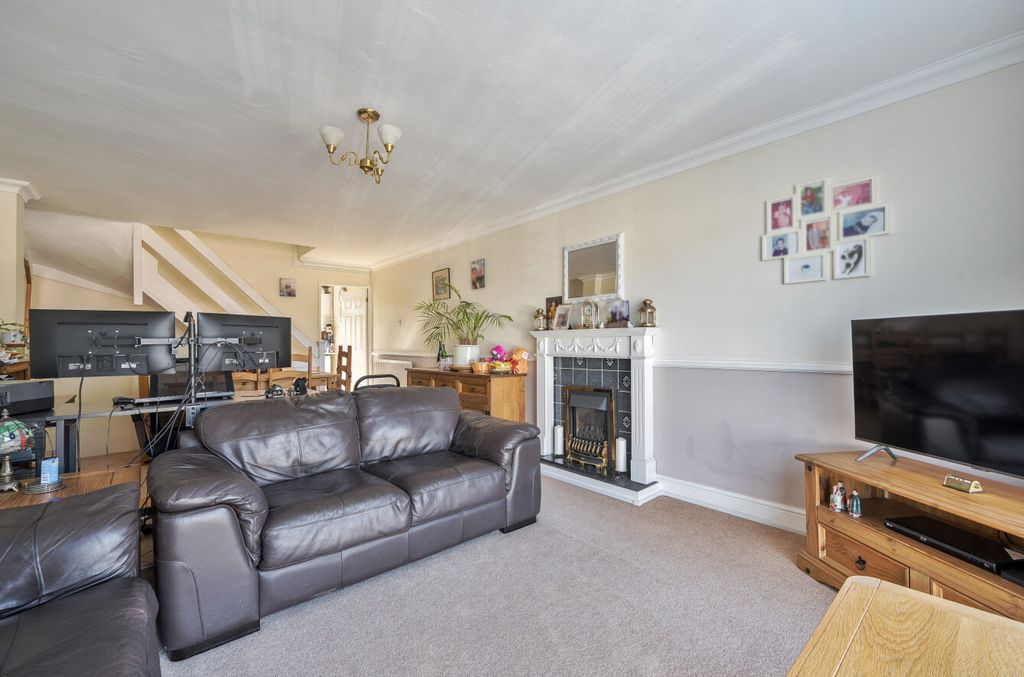 Property photo 3 of 11 1467520-10-6A15c5...