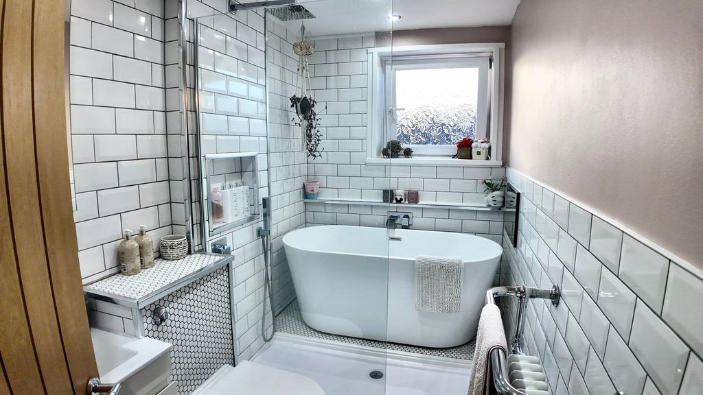 Property photo 3 of 41