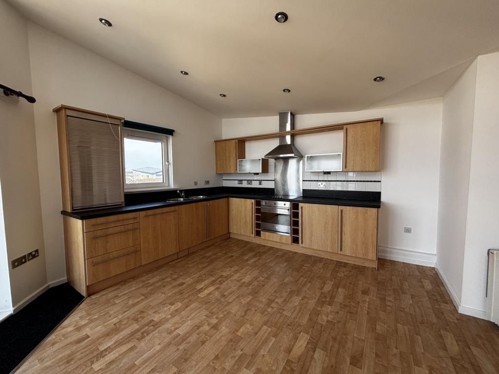 2 bed flat to rentCwrt Pandora, Millenium Quay, Llanelli SA15 photo 4