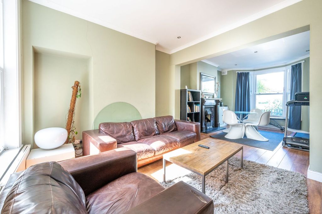 Property photo 3 of 11