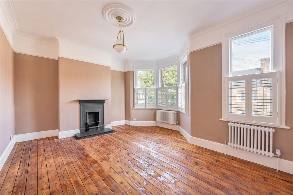 Property photo 2 of 18 Fleeming Road E17