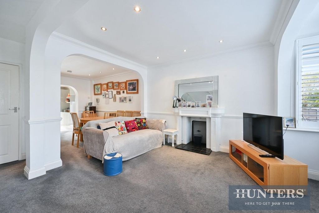 Property photo 3 of 13 Boscombe Road, 95- (1).Jpg