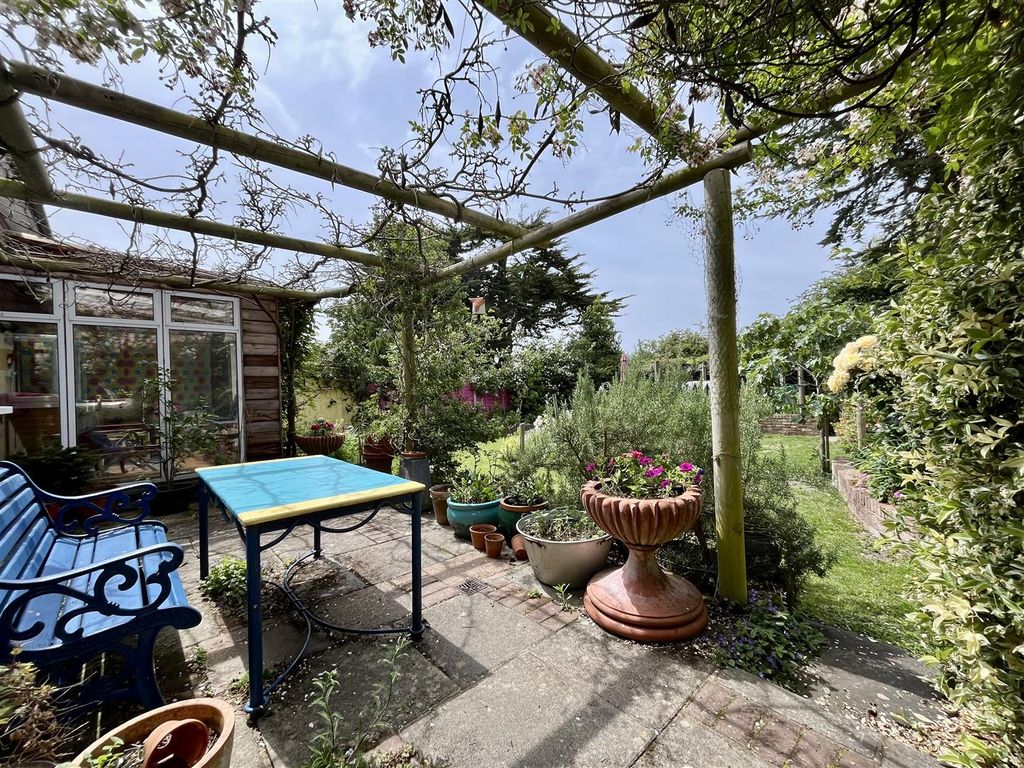 Property photo 2 of 28