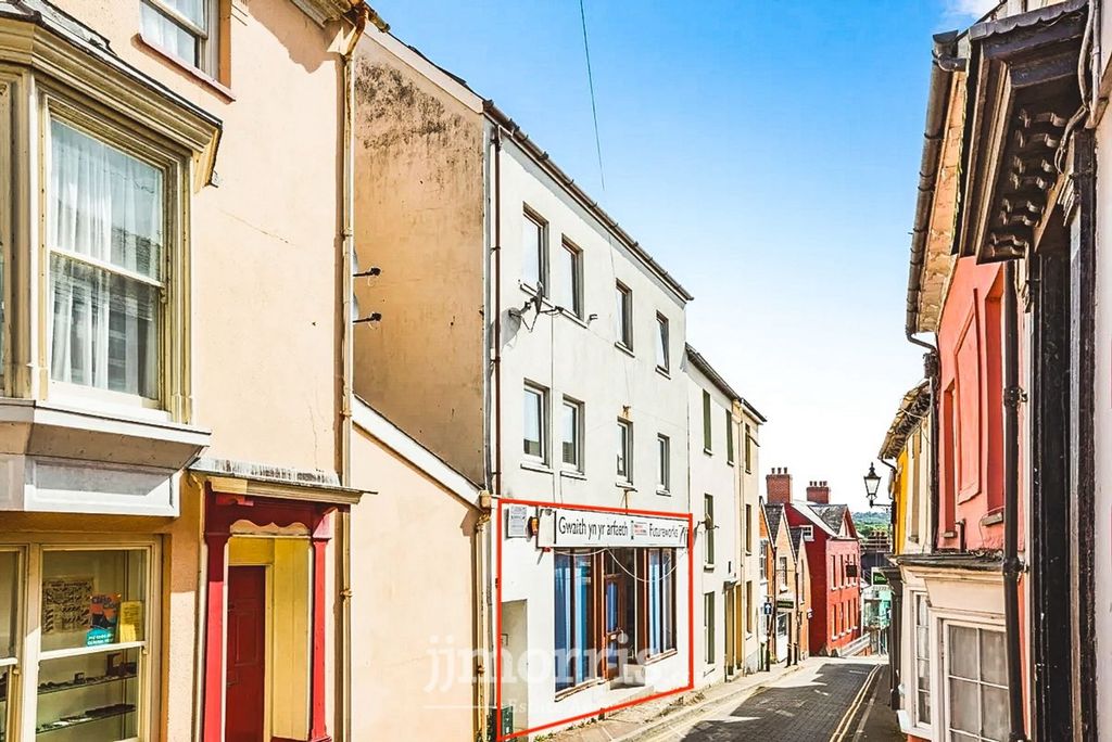 Property photo 1 of 2