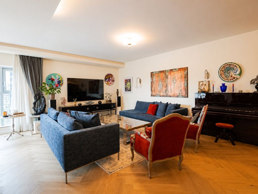 Property photo 1 of 2