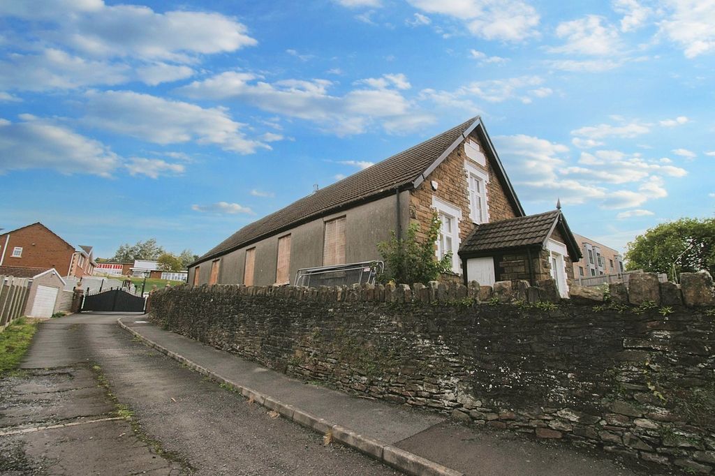 Property photo 2 of 19