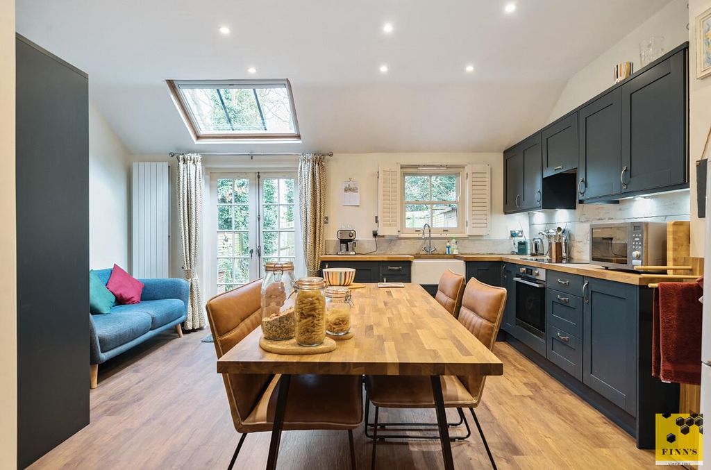 Property photo 2 of 16 97d22A77-9Be1-4c65-Bed4-81464Efec81A.Jpg