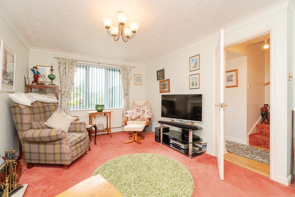 Property photo 3 of 17 Photo