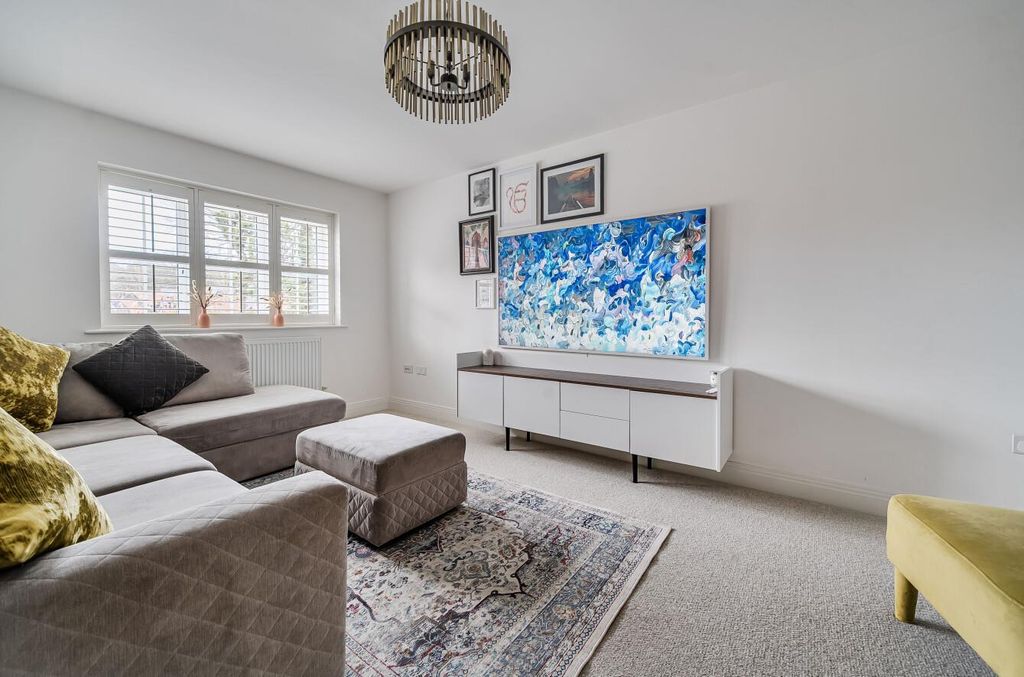 Property photo 2 of 21