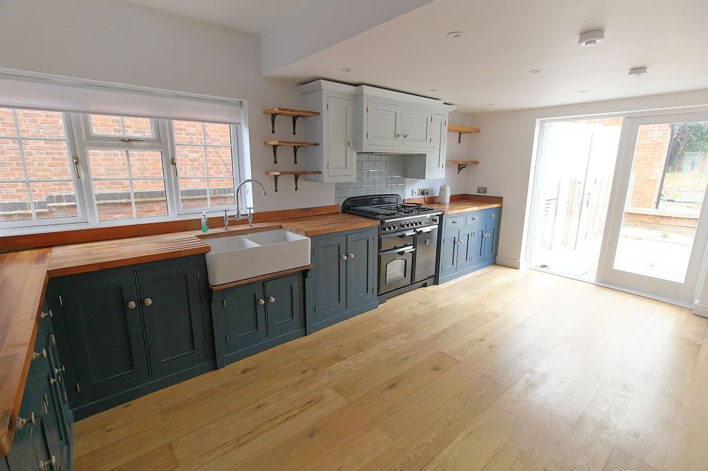 Property photo 2 of 34