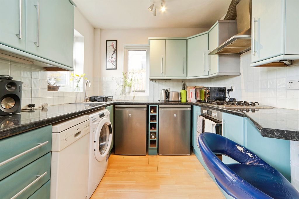 Property photo 3 of 24