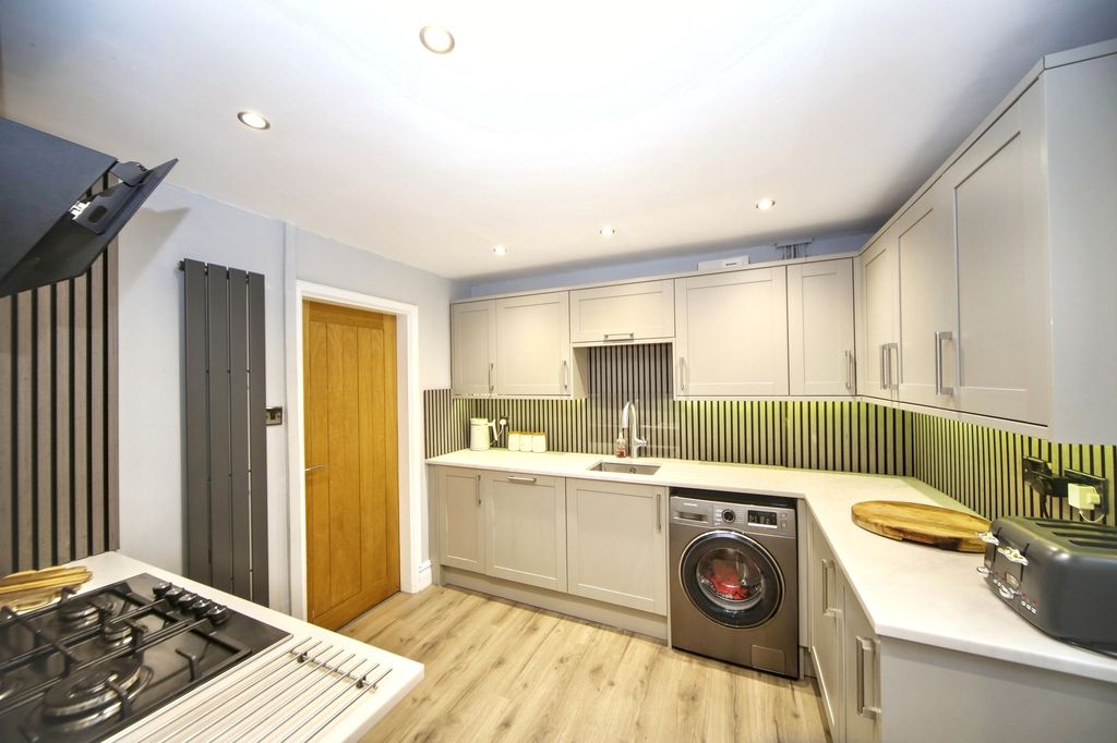 Property photo 3 of 25