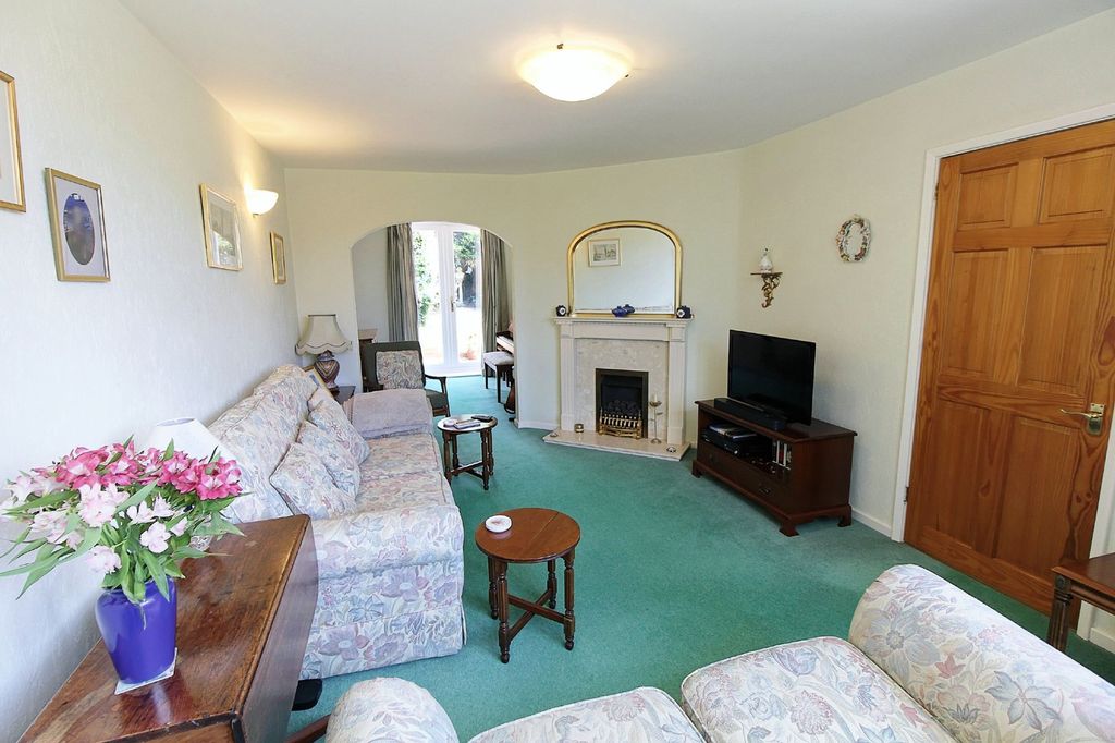 Property photo 2 of 33