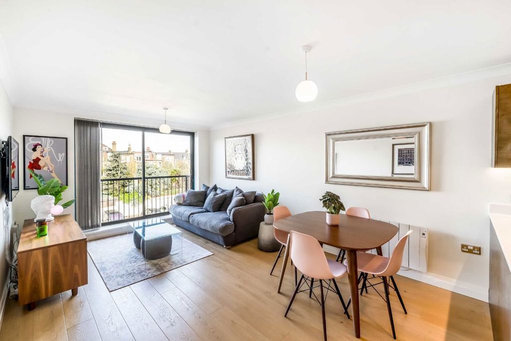 Property photo 2 of 6