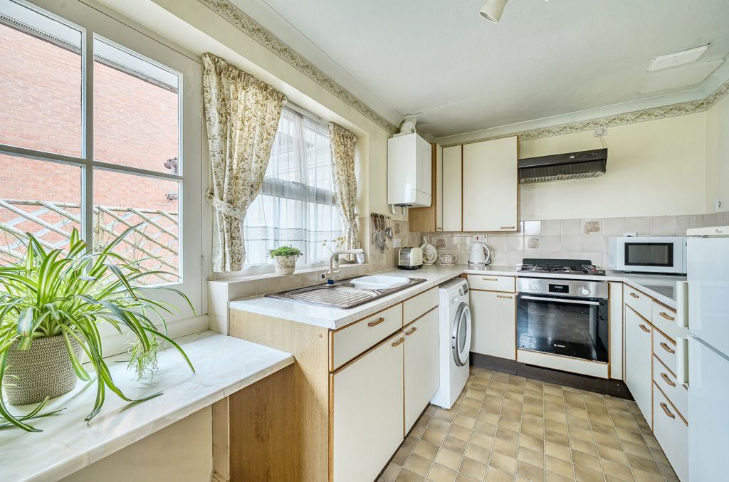 Property photo 3 of 13 1404838-2-6980c87...