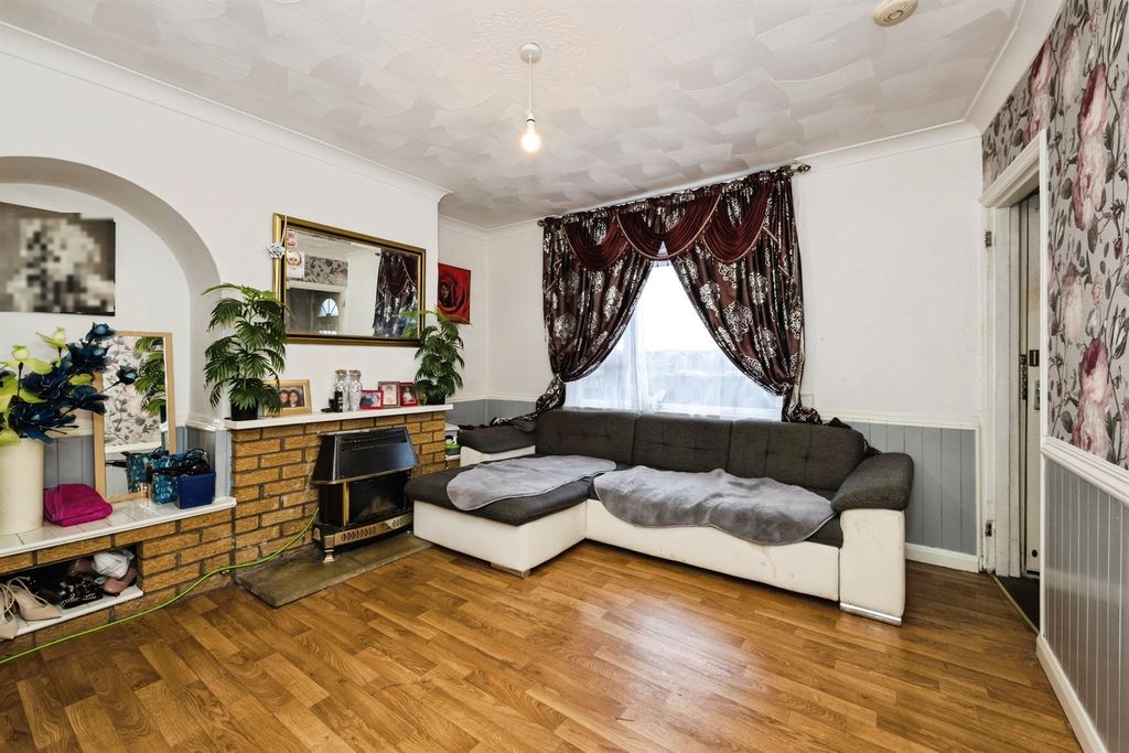 Property photo 3 of 16