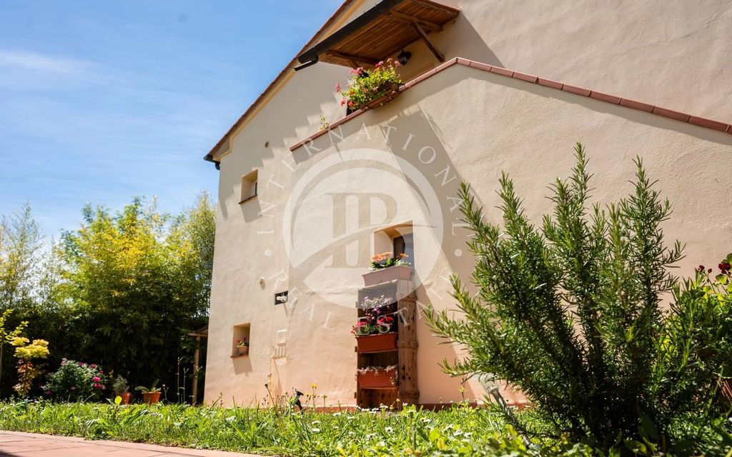 Property photo 2 of 53