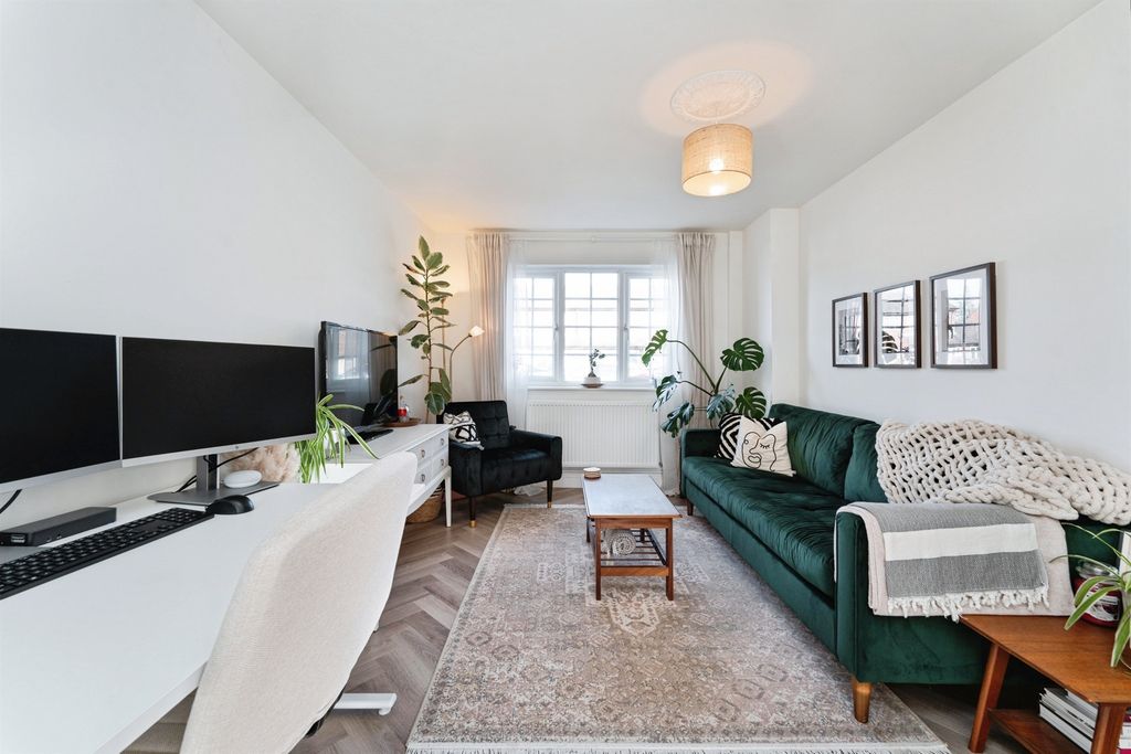 Property photo 3 of 18