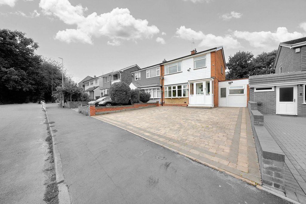 Property photo 1 of 31