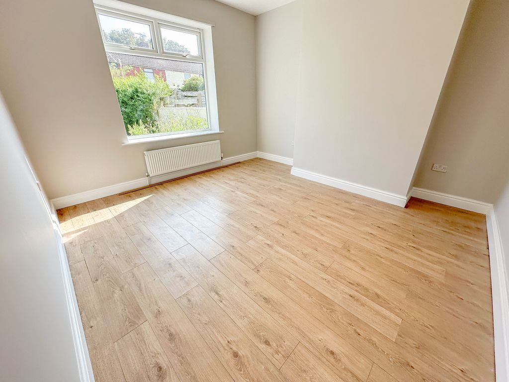 Property photo 3 of 6 File_009