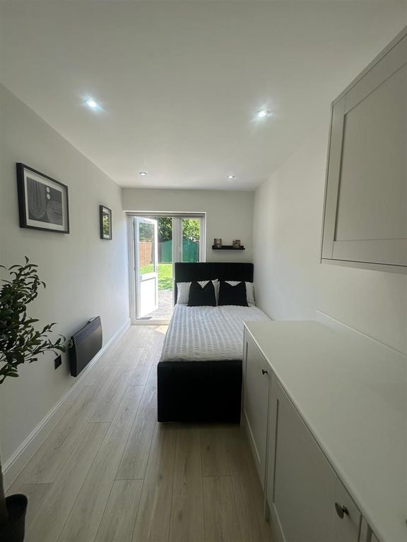 Property photo 3 of 9 Flat 3 Bedford Road.Jpg