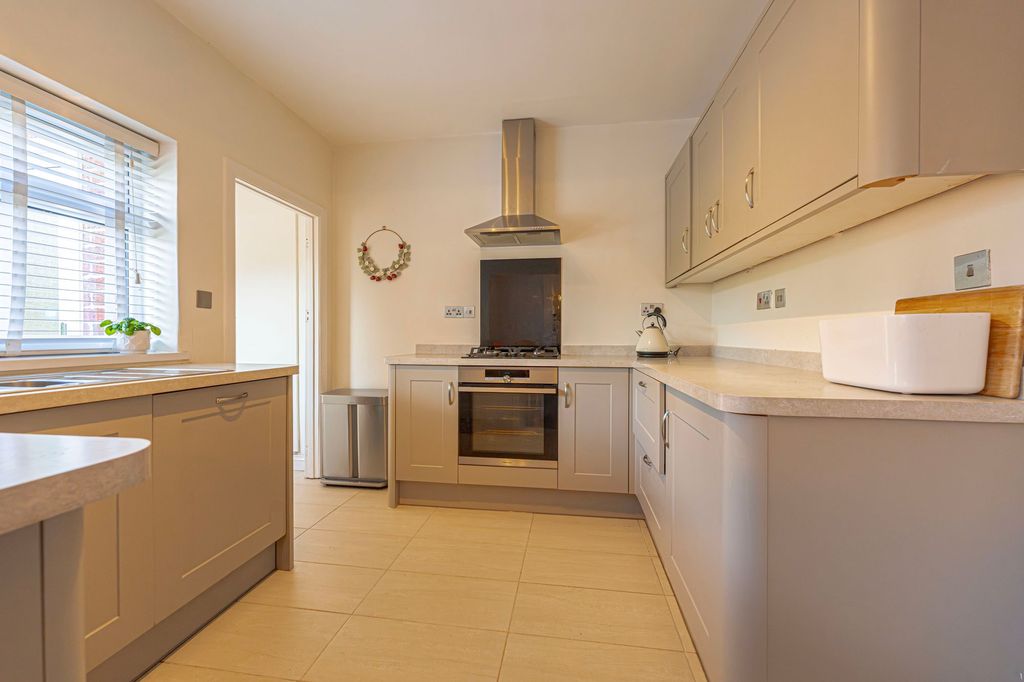 Property photo 2 of 45
