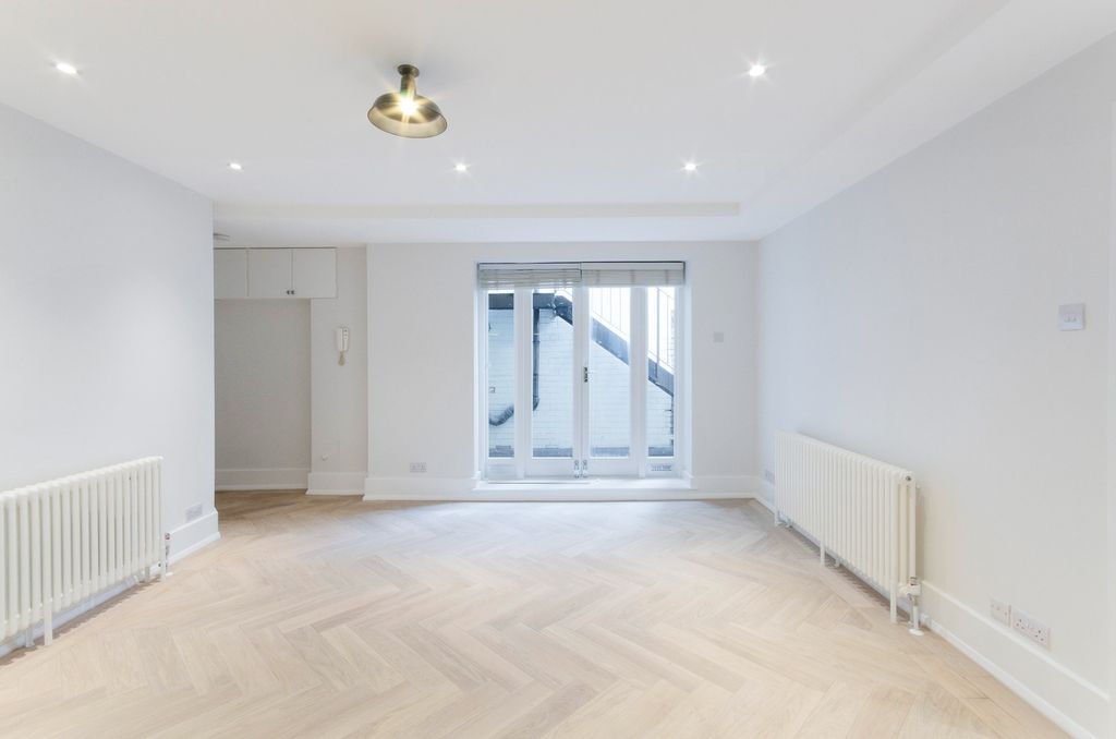 Property photo 3 of 13 970614