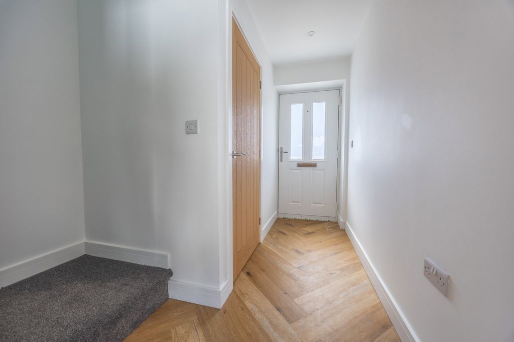 Property photo 2 of 30