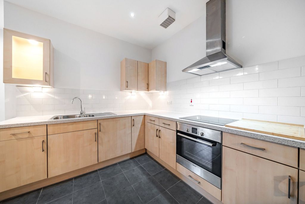 Property photo 3 of 18 Kitchen