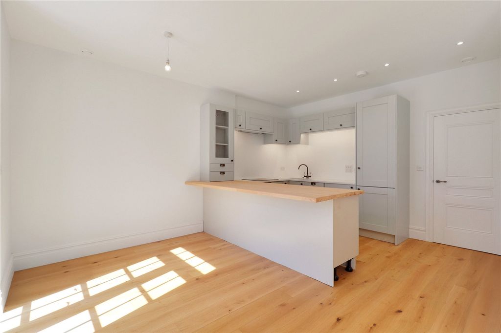 Property photo 1 of 10 Kitchen / Living