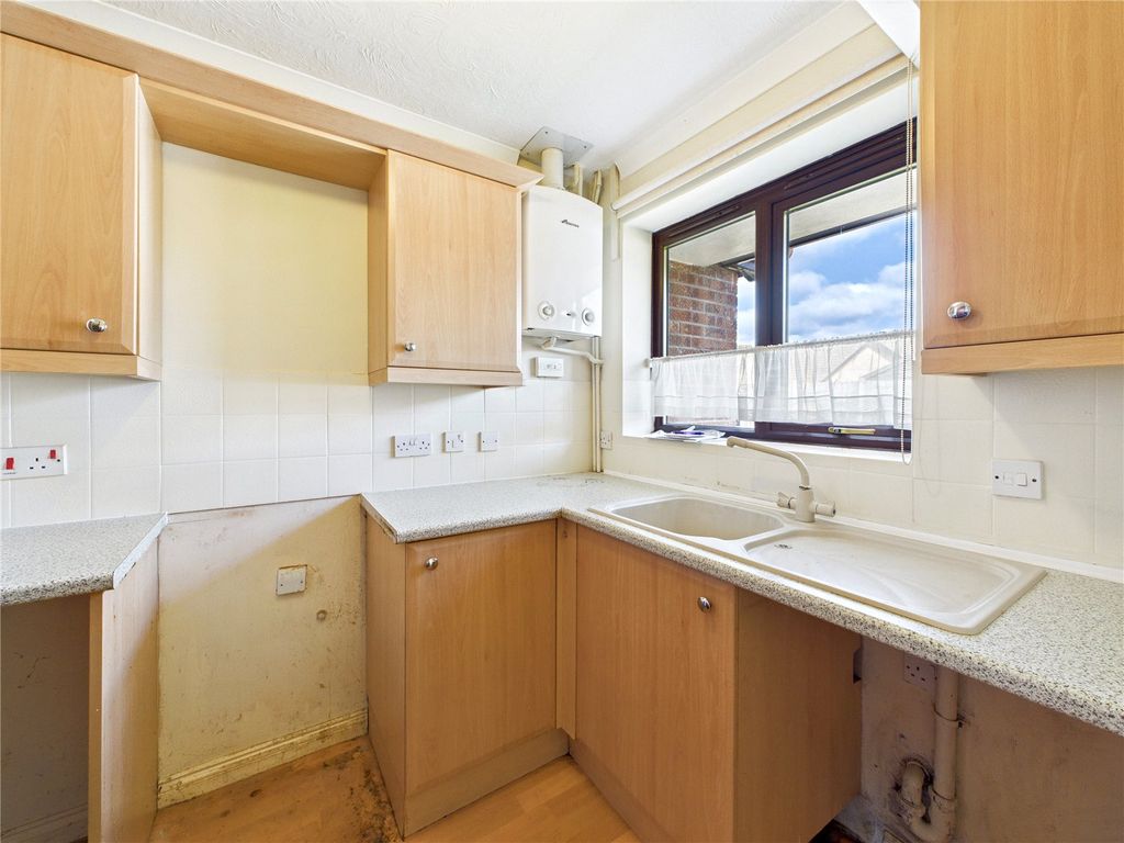 Property photo 3 of 12 Kitchen