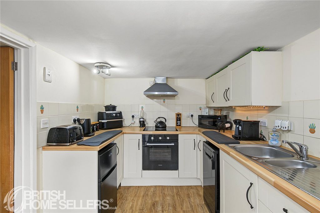 Property photo 2 of 15 Picture No. 10