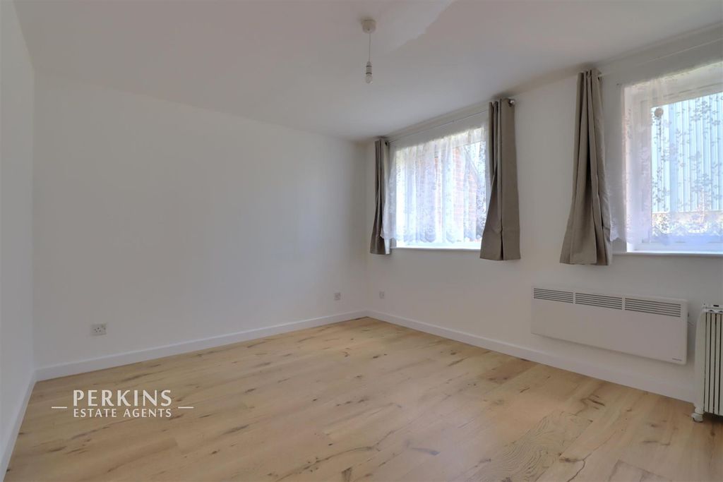 Property photo 3 of 4 Bed.Jpg
