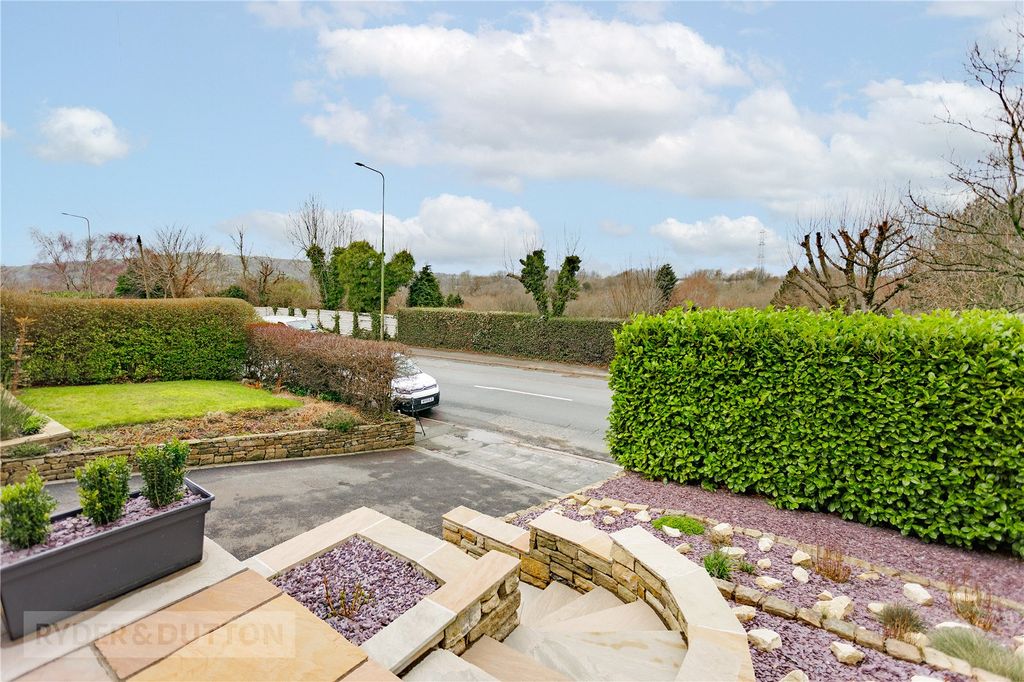 Property photo 3 of 35 Garden/Views