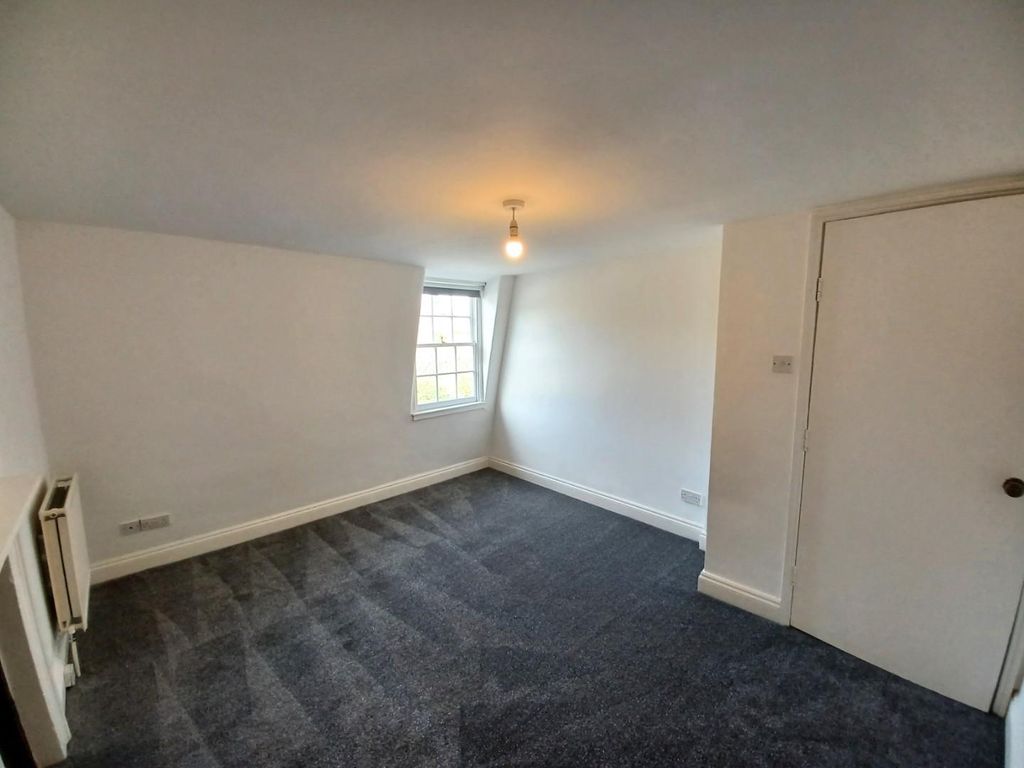 Property photo 3 of 6 Lounge