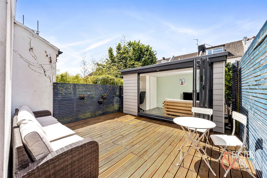 Property photo 2 of 16 Vere Road, 55A-002.Jpg