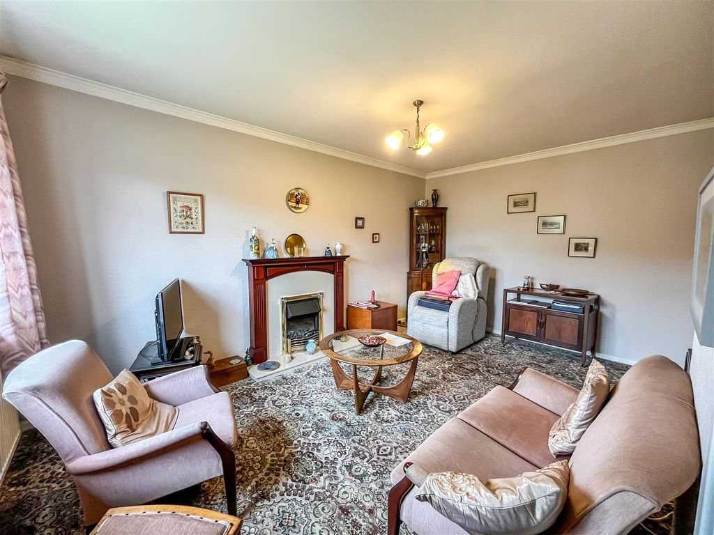 Property photo 3 of 11 Living Room