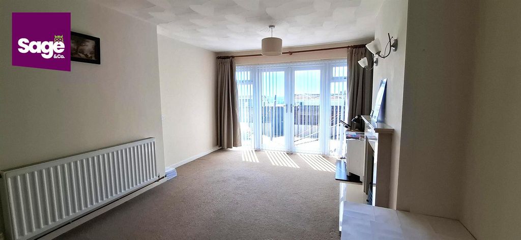 Property photo 2 of 28