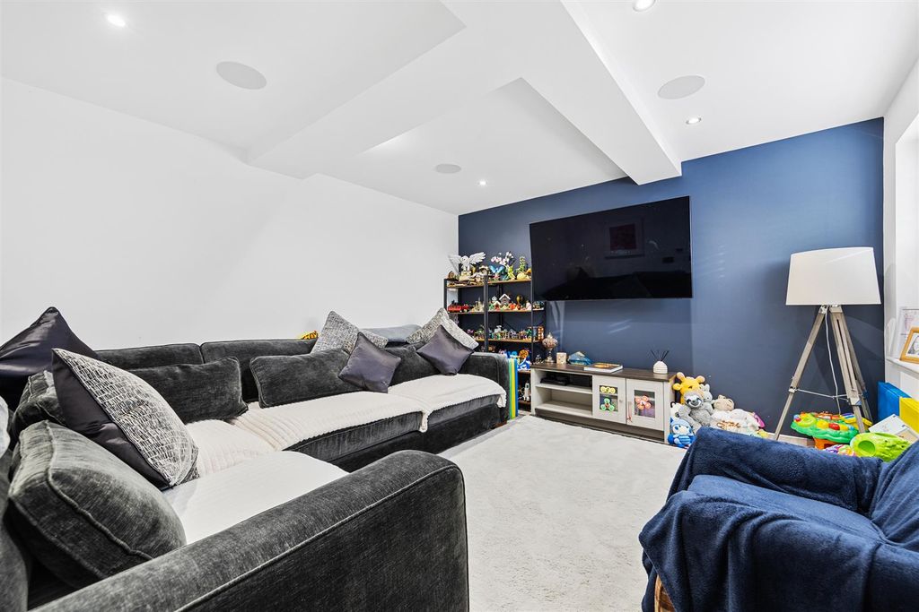 Property photo 3 of 32 10Bedfordrdweb21.Jpg