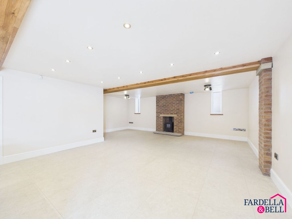 Property photo 3 of 27