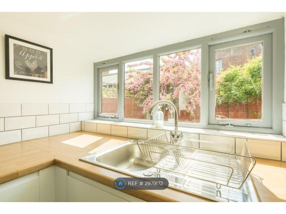 Property photo 3 of 16 Kitchen