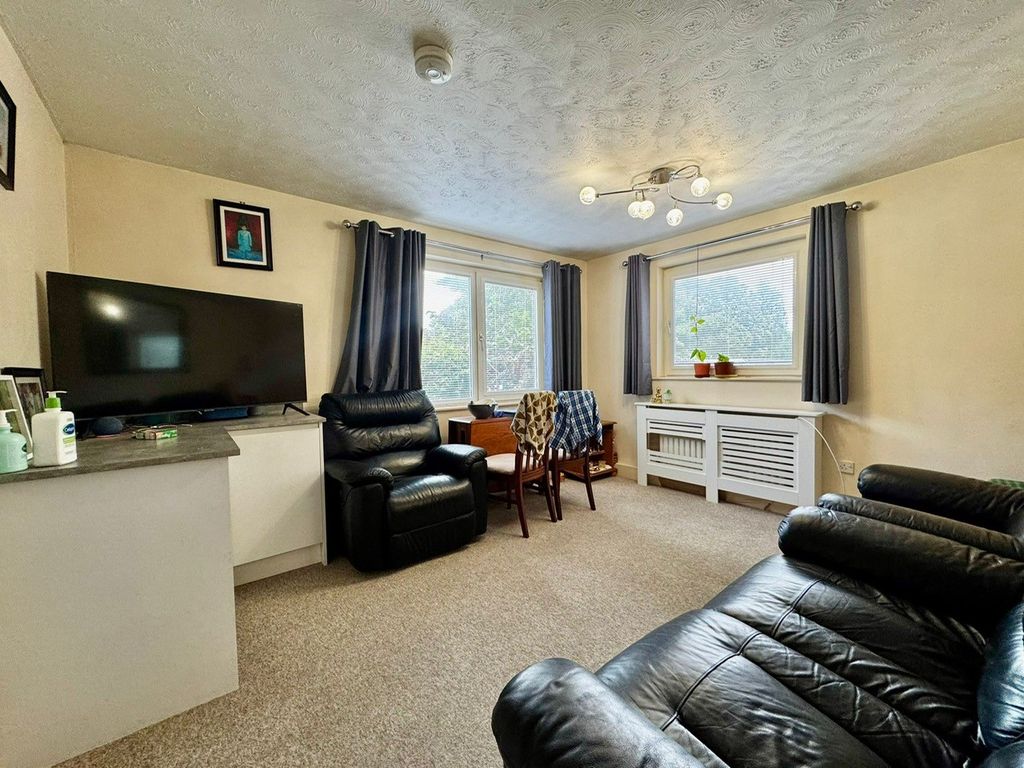 Property photo 3 of 6