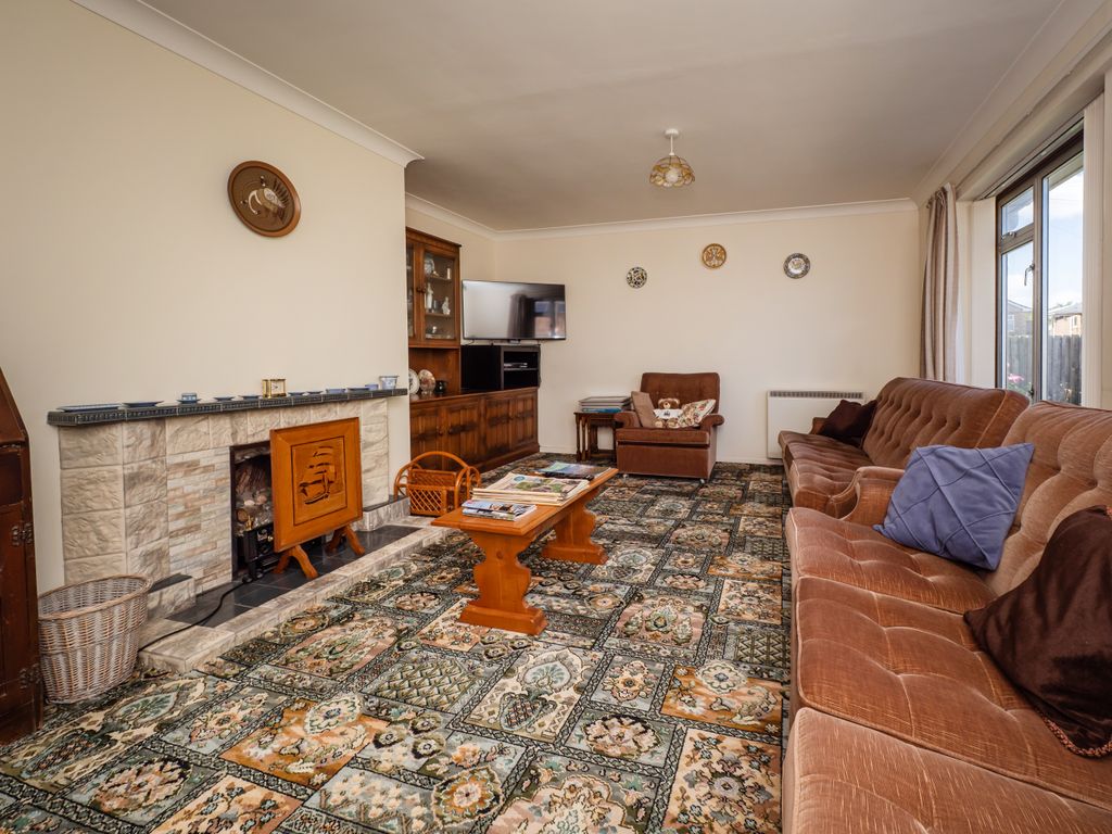 Property photo 3 of 13 21Waveneyclose-17