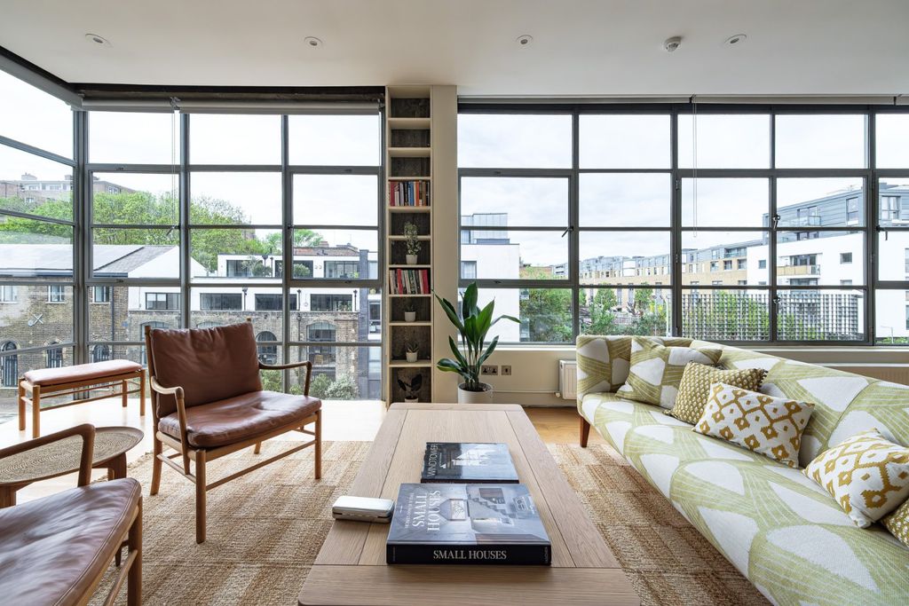 Property photo 3 of 28