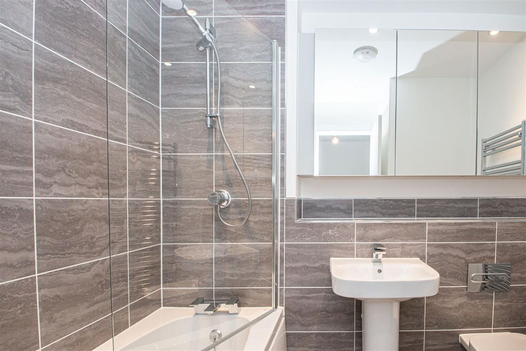 Property photo 3 of 22 60Vic_6.Jpg