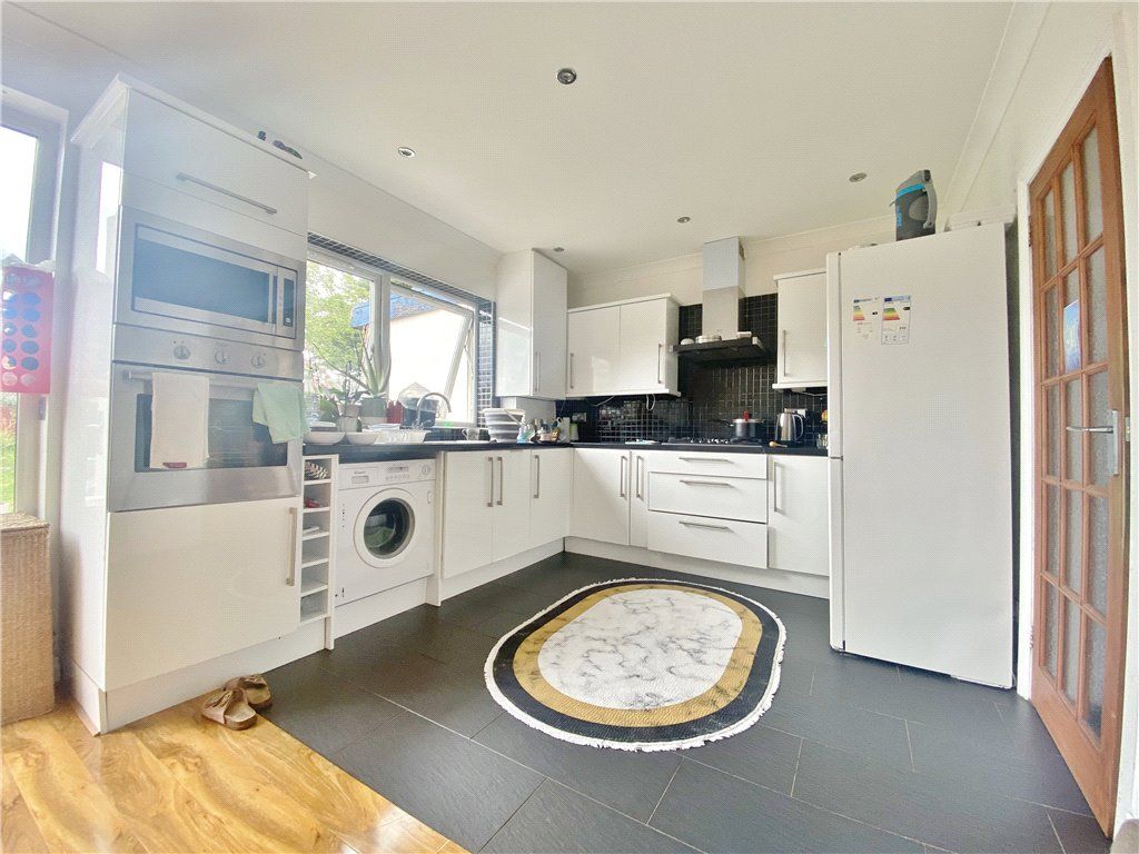 Property photo 2 of 6 Kitchen