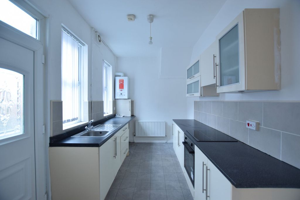 Property photo 1 of 7 Kitchen