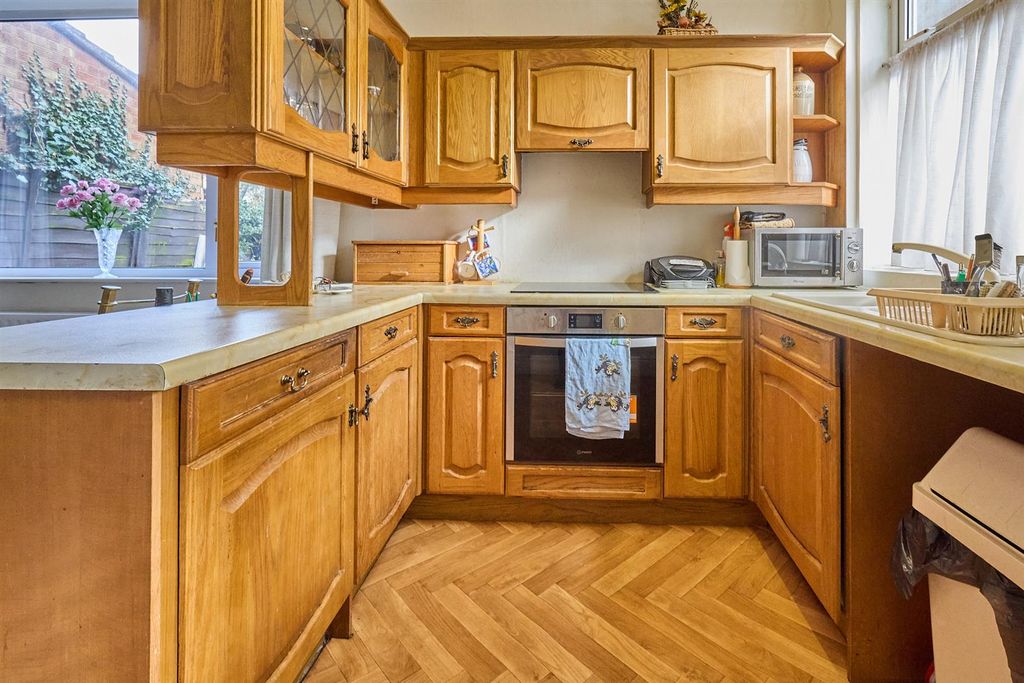 Property photo 2 of 14 Welwyn Road 13.Jpg